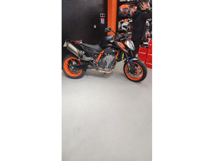 KTM 890 DUKE R