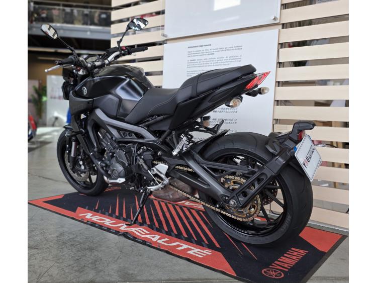 YAMAHA MT-09