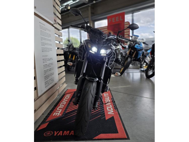 YAMAHA MT-09