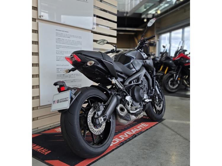 YAMAHA MT-09
