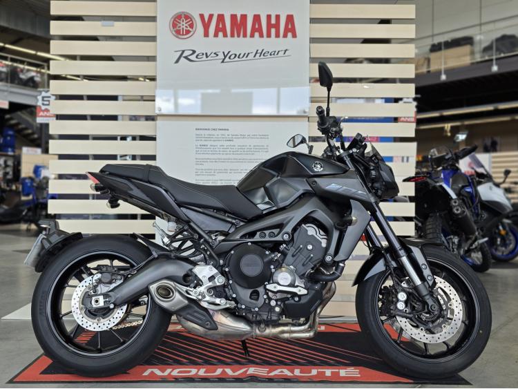 YAMAHA MT-09