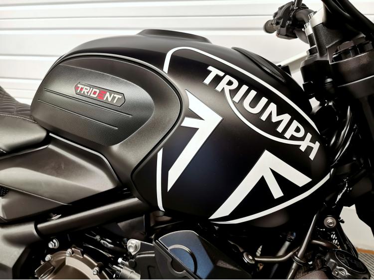 TRIUMPH TRIDENT 660