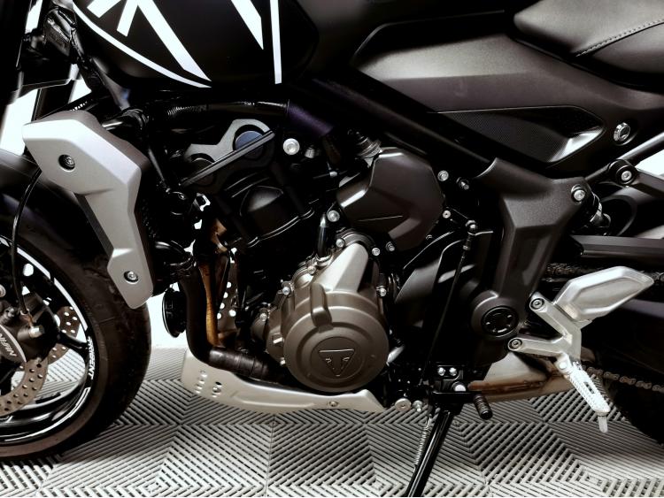 TRIUMPH TRIDENT 660
