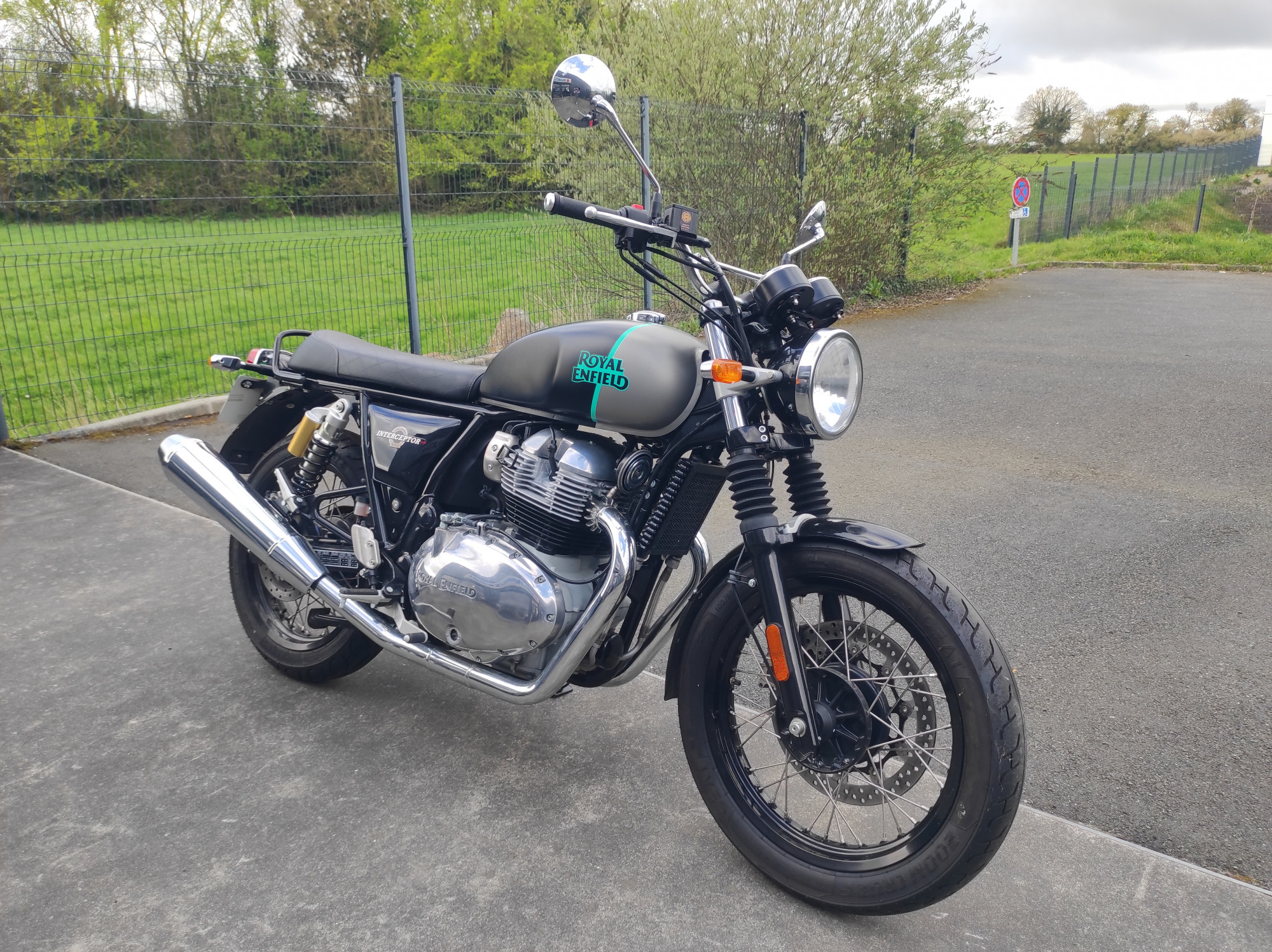 ROYAL ENFIELD INTERCEPTOR