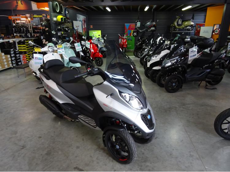 PIAGGIO MP3 400