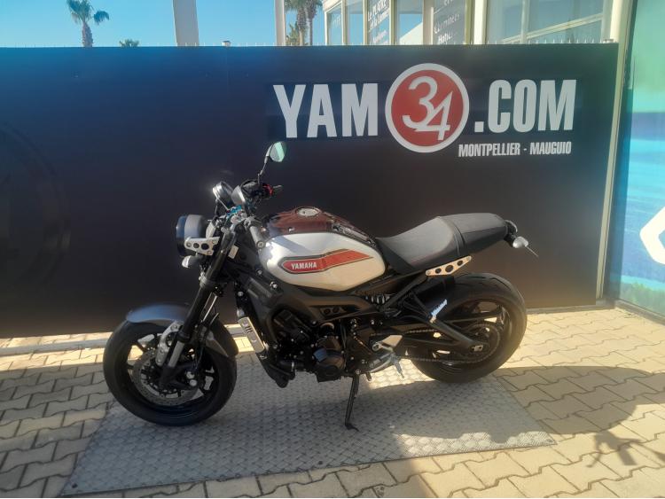 YAMAHA XSR 900