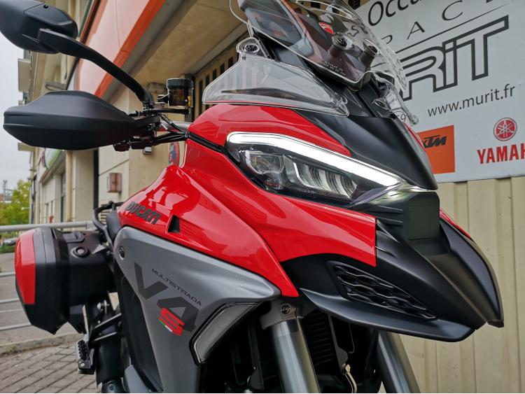 DUCATI MULTISTRADA V4 S TRAVEL RADAR AKRAPOVIC 