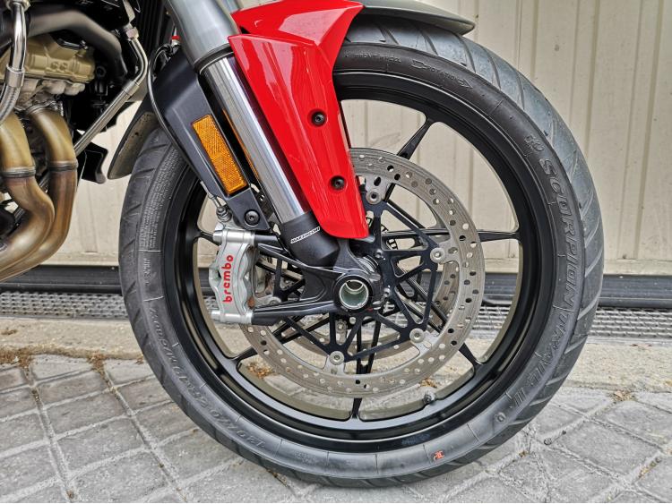 DUCATI MULTISTRADA V4 S TRAVEL RADAR AKRAPOVIC 