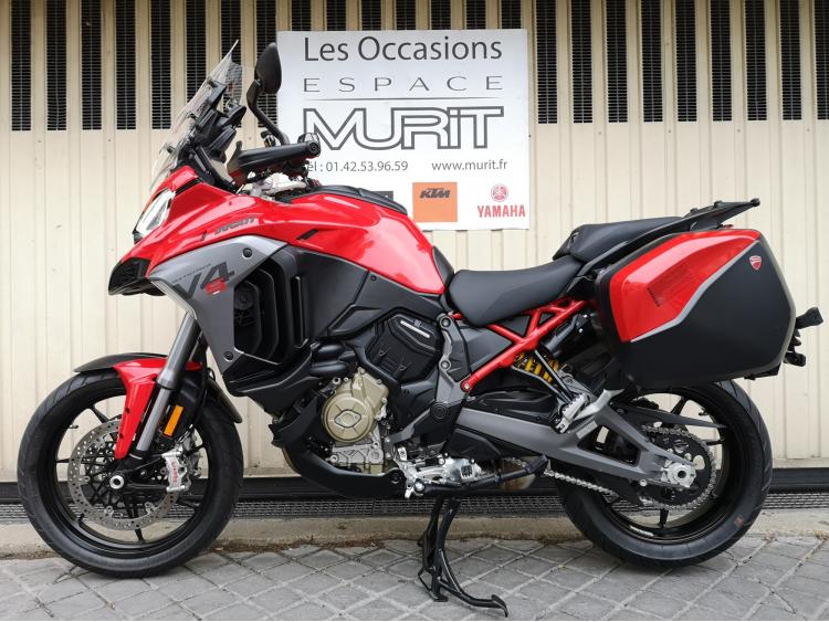 DUCATI MULTISTRADA V4 S TRAVEL RADAR AKRAPOVIC 