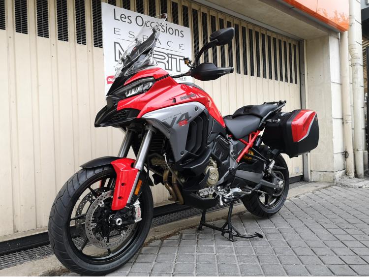 DUCATI MULTISTRADA V4 S TRAVEL RADAR AKRAPOVIC 