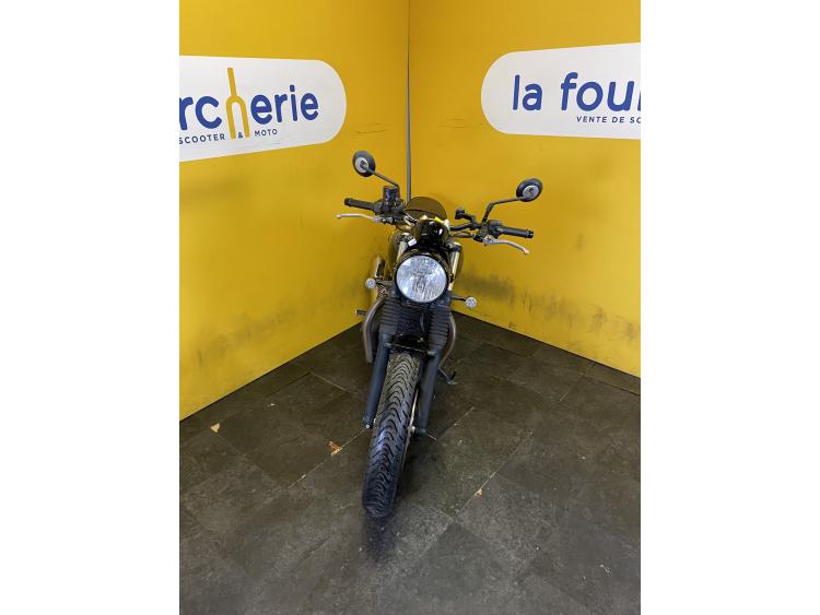 TRIUMPH STREET TWIN  900