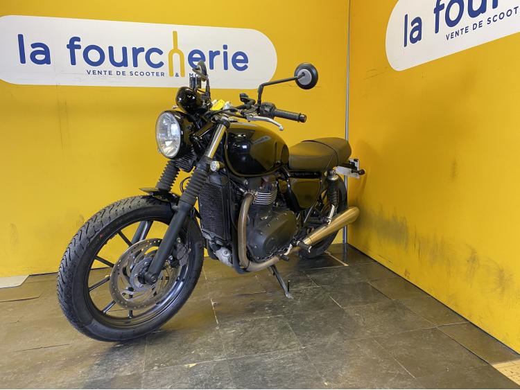 TRIUMPH STREET TWIN  900