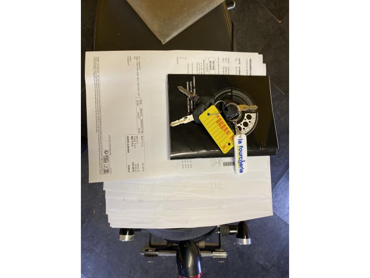 TRIUMPH STREET TWIN  900