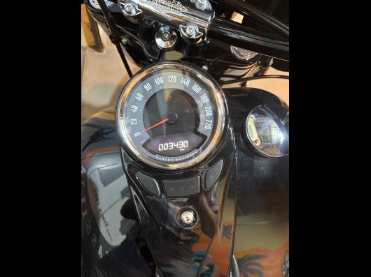 HARLEY-DAVIDSON SOFTAIL HERITAGE 1868 CLASSIC