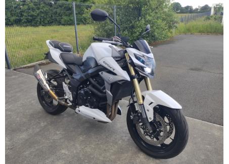 SUZUKI GSR 750