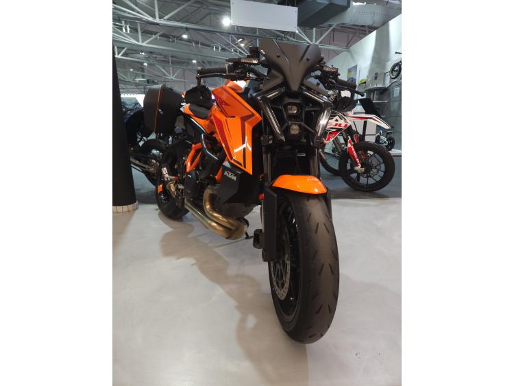 KTM 1390 SUPER DUKE R