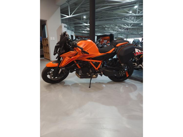 KTM 1390 SUPER DUKE R