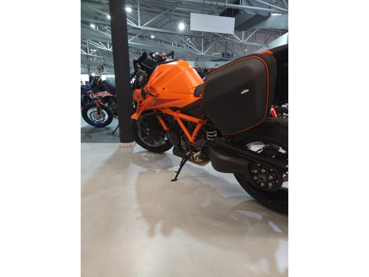 KTM 1390 SUPER DUKE R
