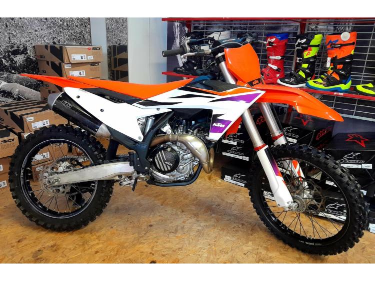 KTM 450 SX-F 2024 (130€/mois*)