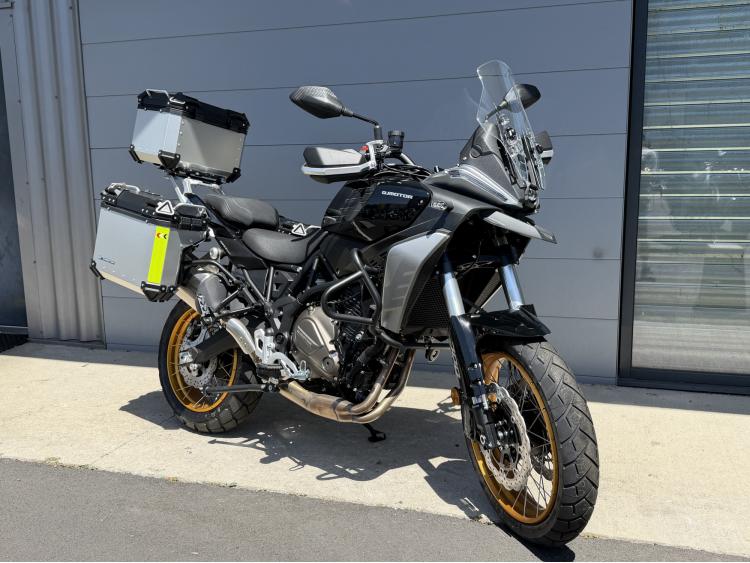 QJ MOTOR SRT 700X touring
