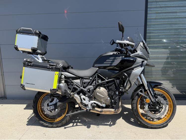 QJ MOTOR SRT 700X touring