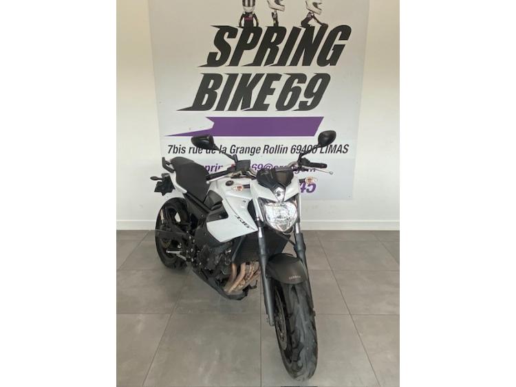 YAMAHA XJ6-N