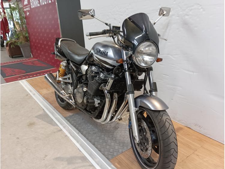 YAMAHA XJR 1300