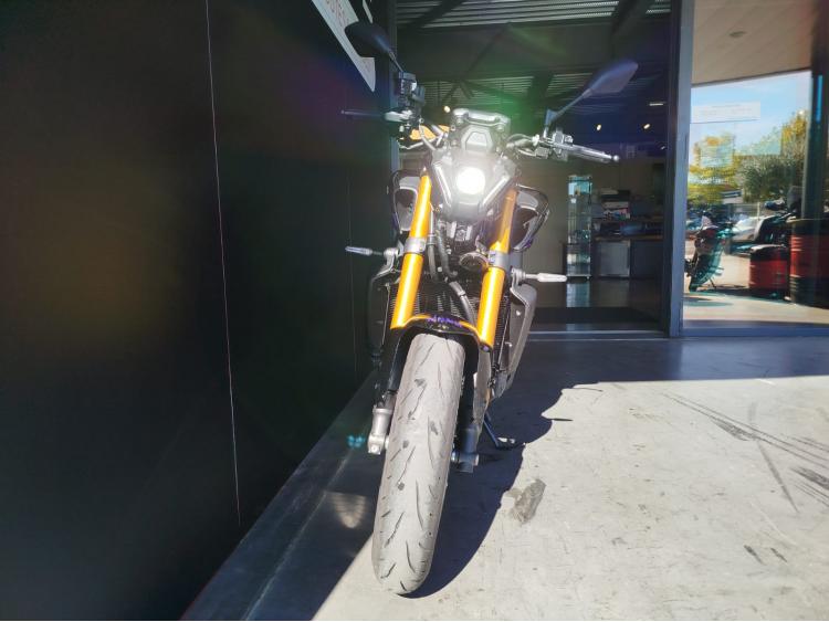 YAMAHA MT-09 SP - 1er main.