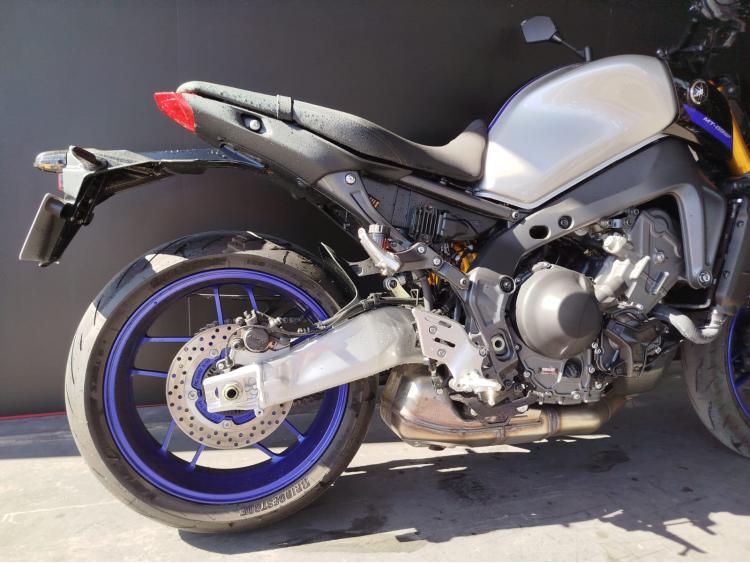YAMAHA MT-09 SP - 1er main.