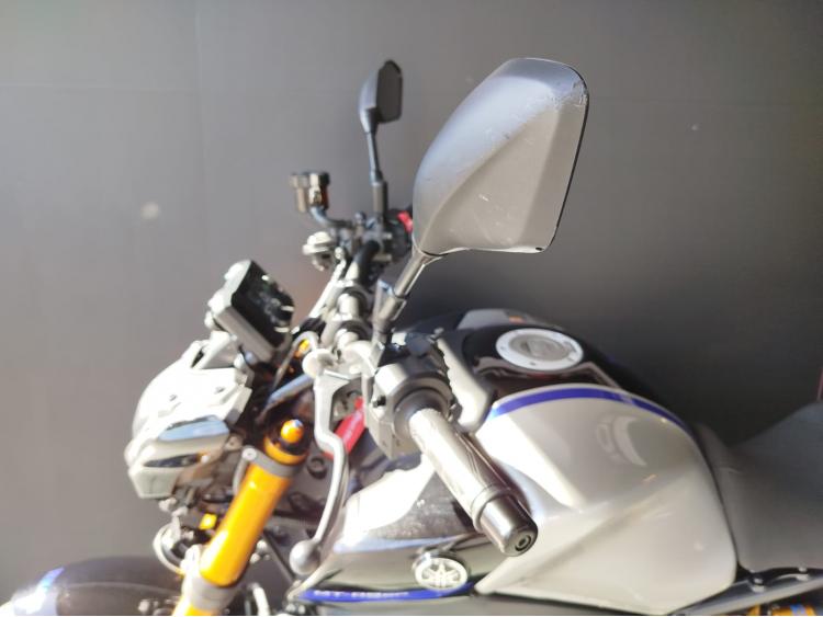 YAMAHA MT-09 SP - 1er main.