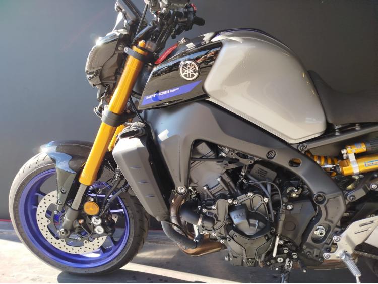 YAMAHA MT-09 SP - 1er main.