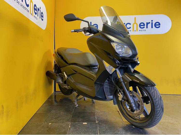 YAMAHA XMAX 125