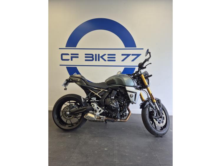 SUZUKI GSX-8T
