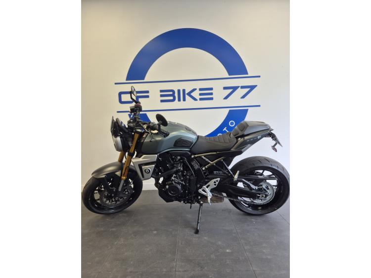 SUZUKI GSX-8T