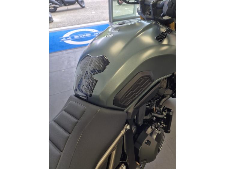 SUZUKI GSX-8T