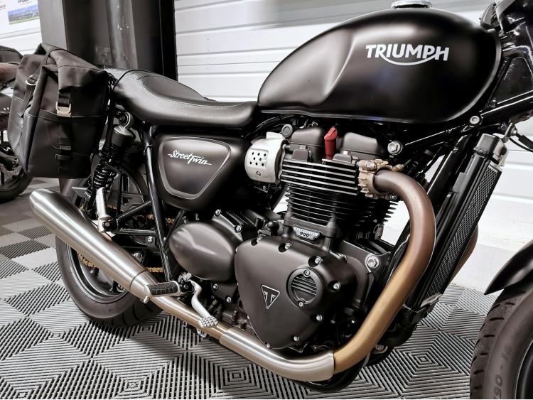 TRIUMPH STREET TWIN  900