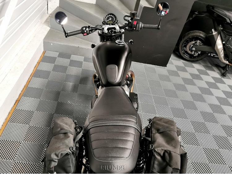 TRIUMPH STREET TWIN  900