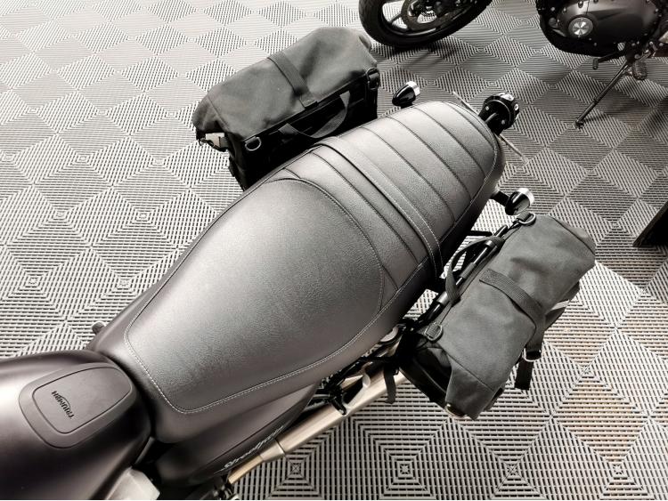 TRIUMPH STREET TWIN  900