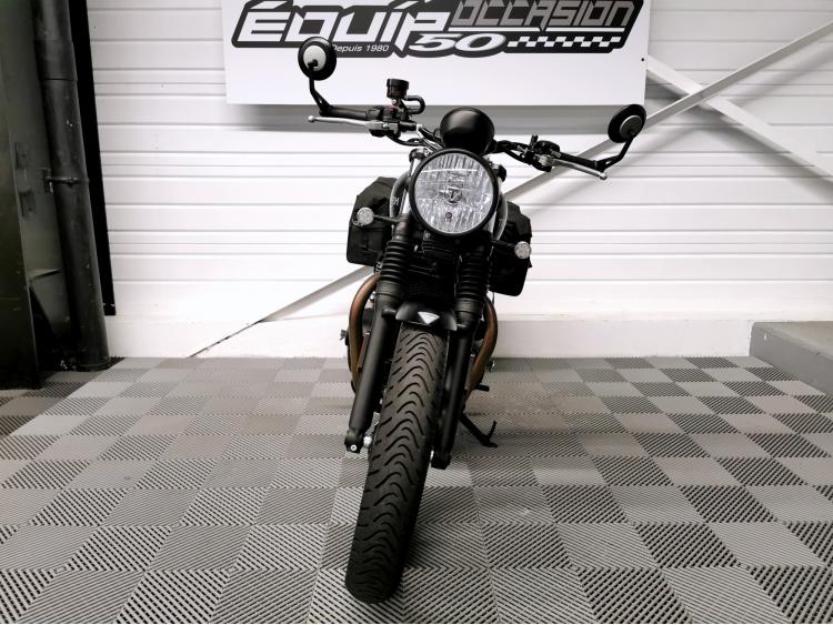TRIUMPH STREET TWIN  900