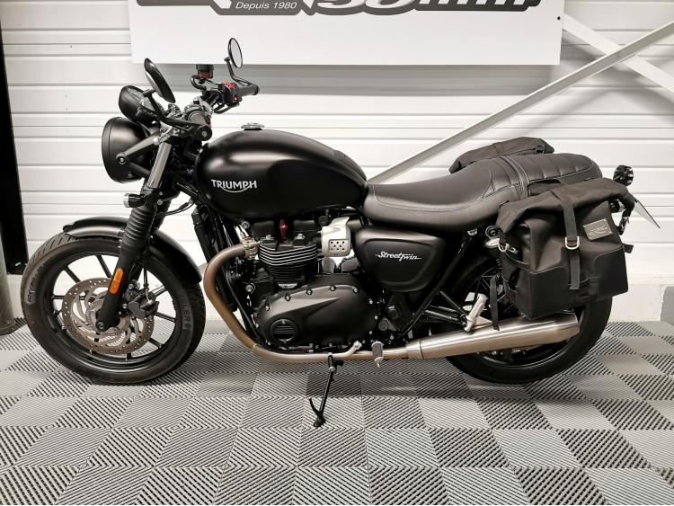 TRIUMPH STREET TWIN  900