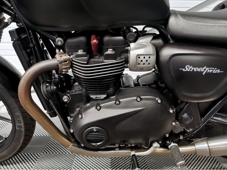 TRIUMPH STREET TWIN  900