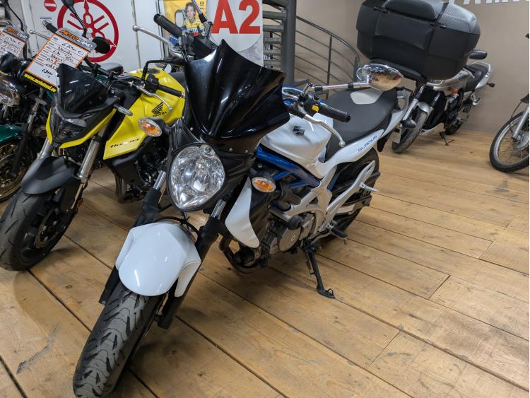 SUZUKI GLADIUS 650 A2*