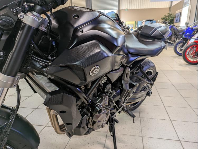 YAMAHA MT-07 (47.5CV) ABS état exceptionnel 