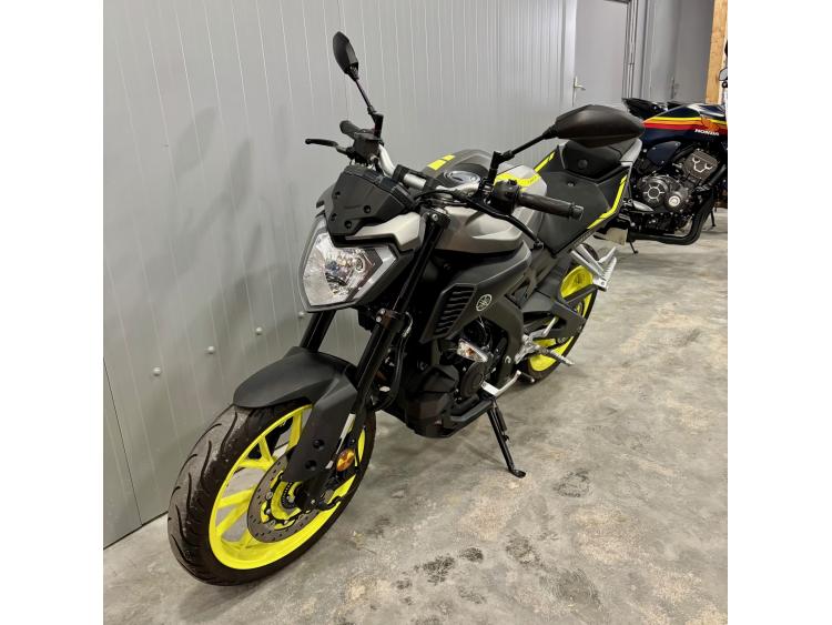 YAMAHA MT-125