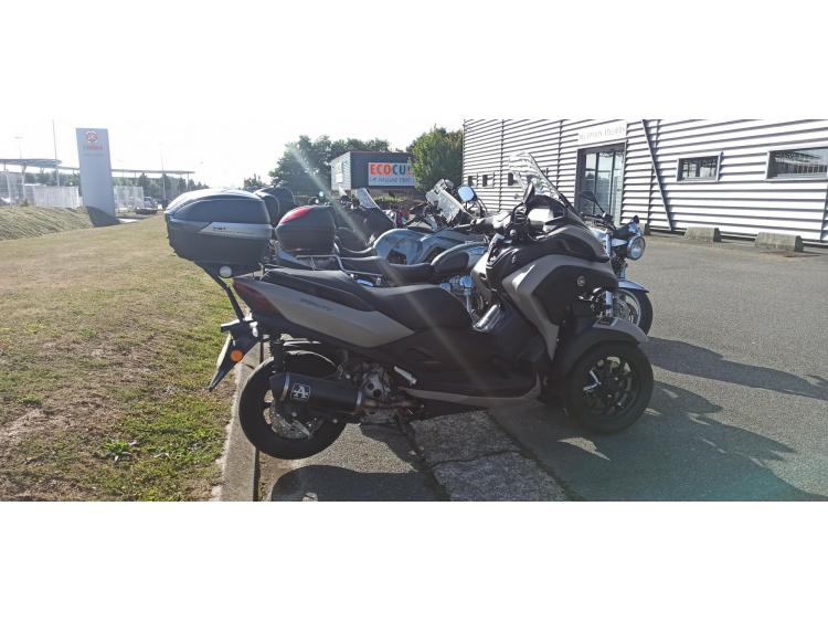 YAMAHA TRICITY 300