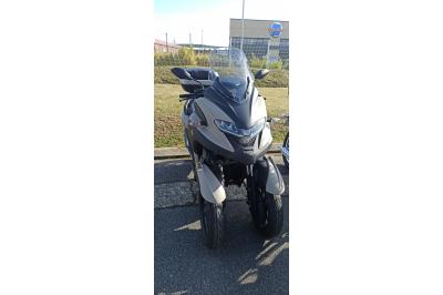 YAMAHA TRICITY 300