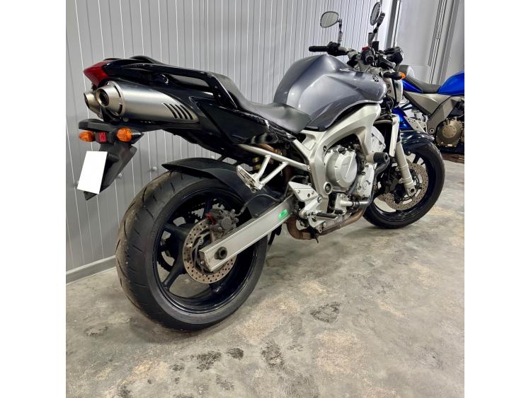 YAMAHA FZ6