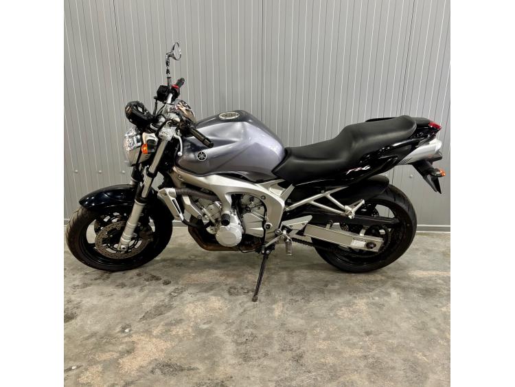YAMAHA FZ6
