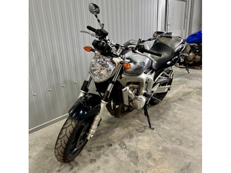 YAMAHA FZ6