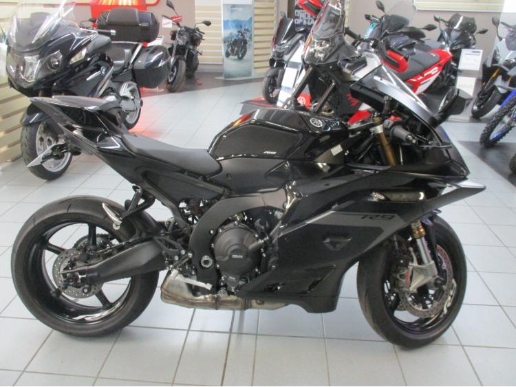 YAMAHA YZF-R9